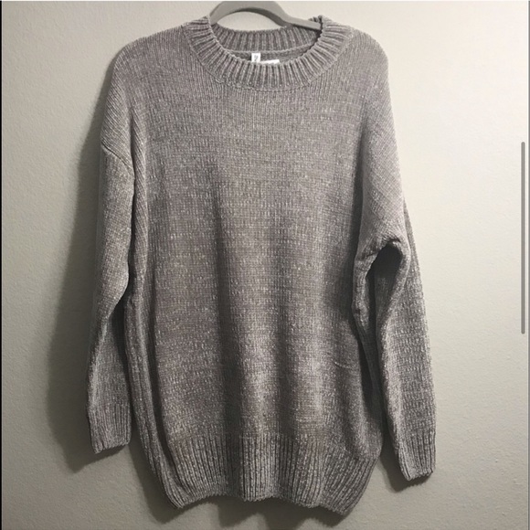 2367. 🛑AT COST ! CHENILLE LAST 3! soft lightweight gray grey silver sweater - Picture 4 of 8
